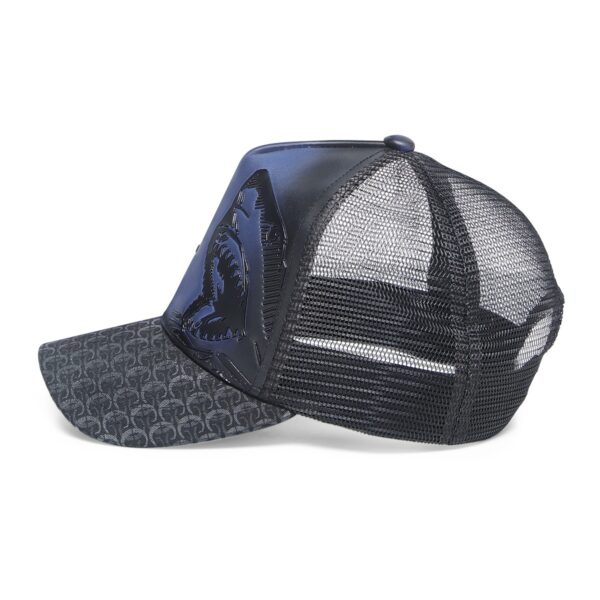 GORRA CUADRA CON DISEÑO DE TIBURON - Image 4
